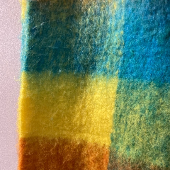 Fun long scarf - Picture 2 of 4